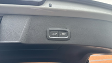 Volvo XC40 2.0 B4P Plus Dark 5dr Auto Petrol Estate